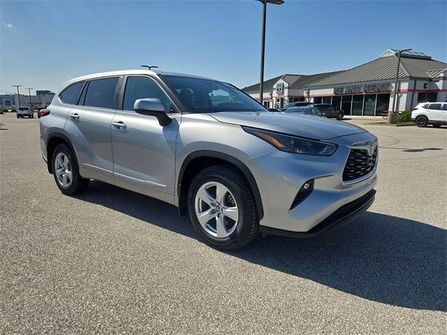 2023 Toyota Highlander LE — SUV — 52,144 mi — Evansville, IN