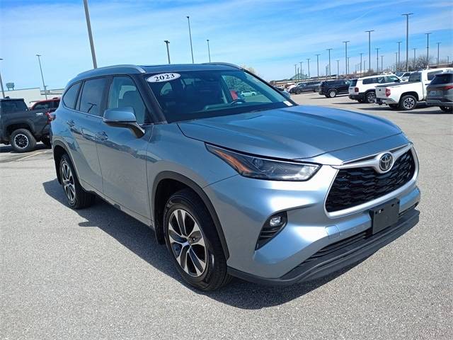 2023 Toyota Highlander XLE — SUV — 32,492 mi — Evansville, IN