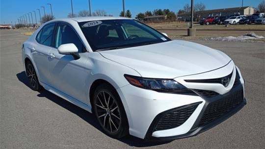 2024 Toyota Camry SE — Sedan — 20,340 mi — Evansville, IN