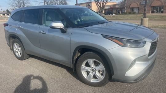 2024 Toyota Highlander LE — SUV — 25,944 mi — Evansville, IN