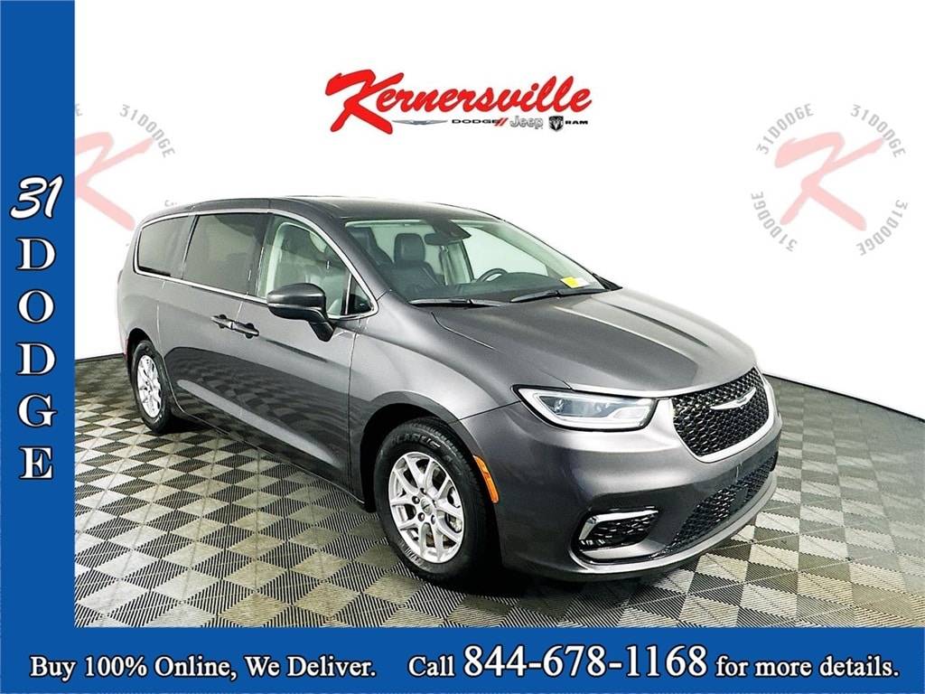 2023 Chrysler Pacifica Touring L — Minivan — 101,150 mi — Kernersville, NC