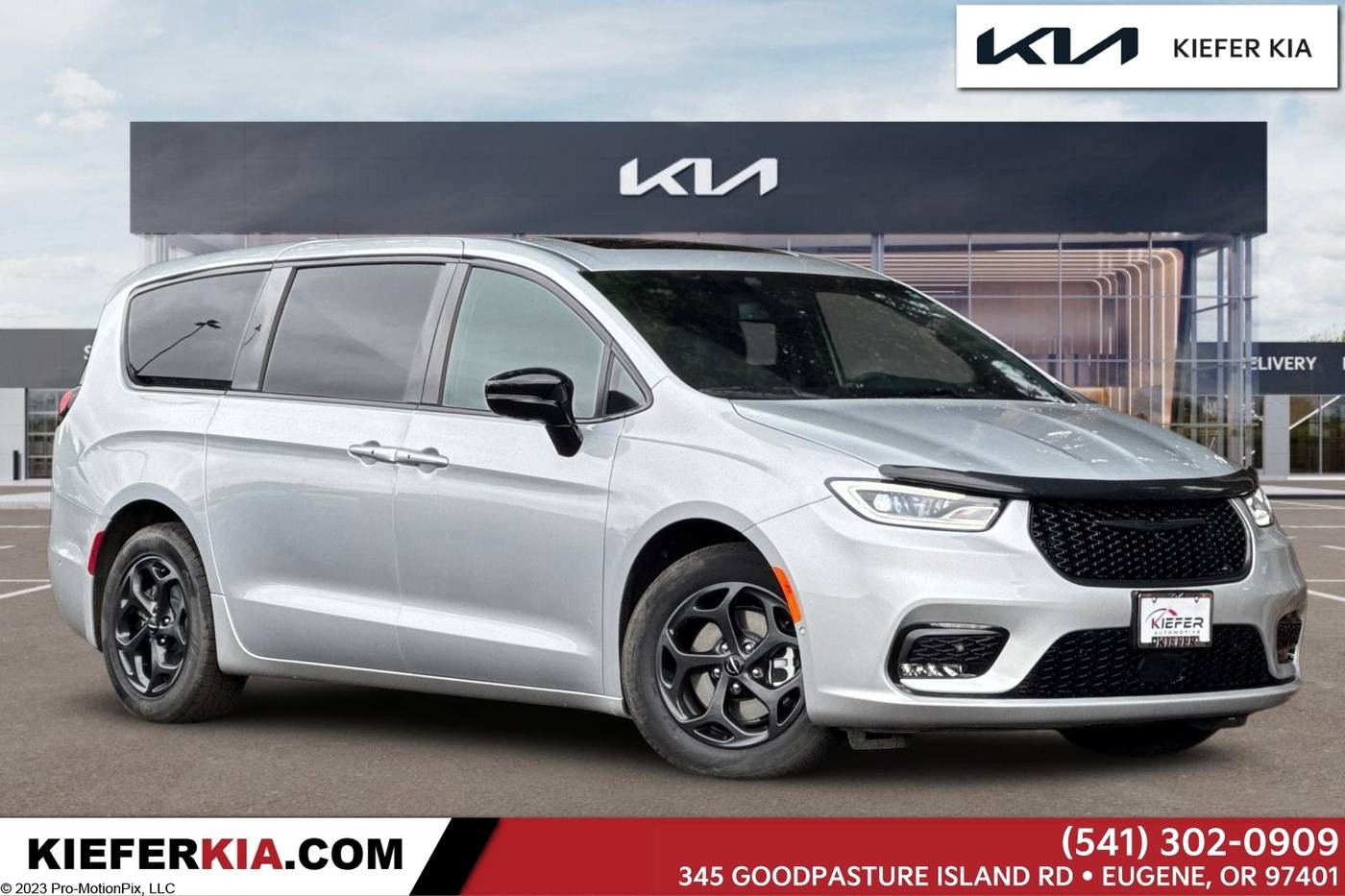 2023 Chrysler Pacifica Hybrid Limited — Minivan — 11,257 mi — Eugene, OR