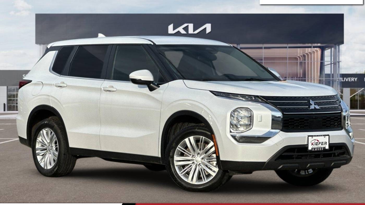 2023 Mitsubishi Outlander ES — SUV — 57,416 mi — Eugene, OR
