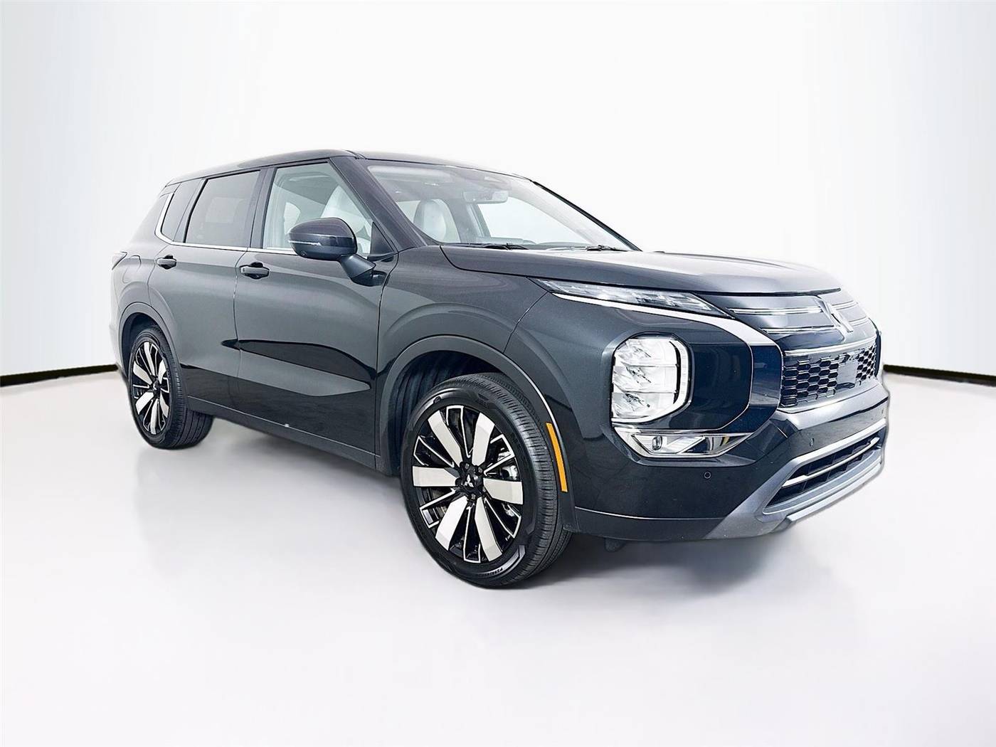 2025 Mitsubishi Outlander SE — SUV — 4,052 mi — Wesley Chapel, FL
