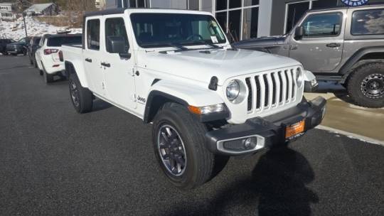 2023 Jeep Gladiator Overland — Pickup Truck — 33,604 mi — Warrensburg, NY