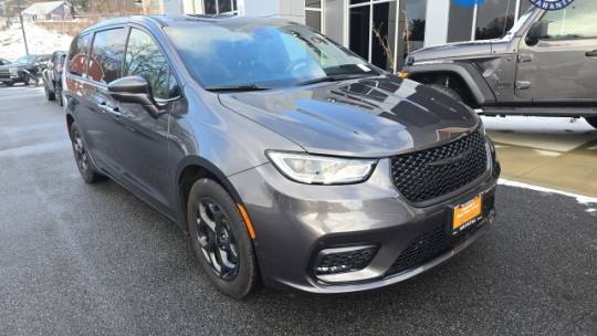 2022 Chrysler Pacifica Hybrid Touring L — Minivan — 34,033 mi — Warrensburg, NY