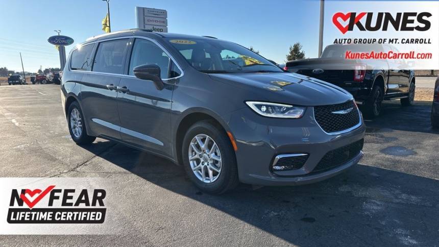 2022 Chrysler Pacifica Touring L — Minivan — 70,207 mi — Mount Carroll, IL