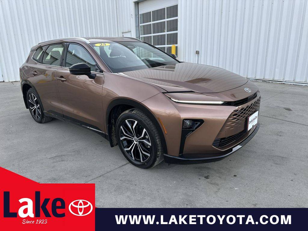 2025 Toyota Crown Signia XLE — SUV — 2,331 mi — Devils Lake, ND