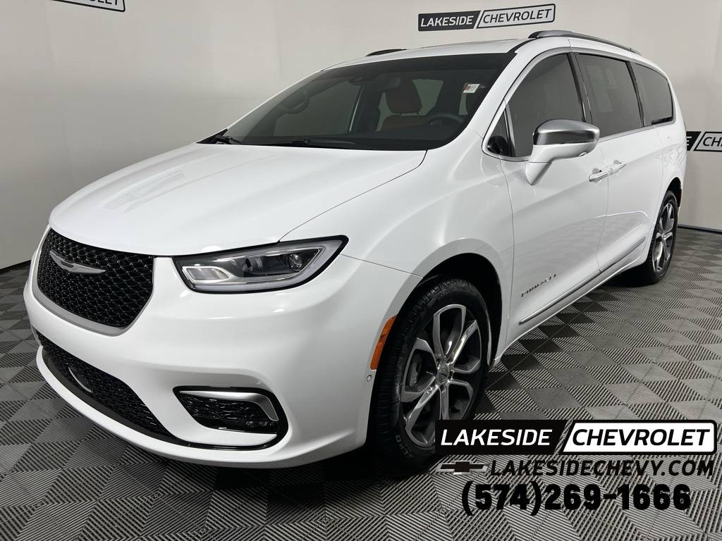 2024 Chrysler Pacifica Pinnacle — Minivan — 10,320 mi — Warsaw, IN