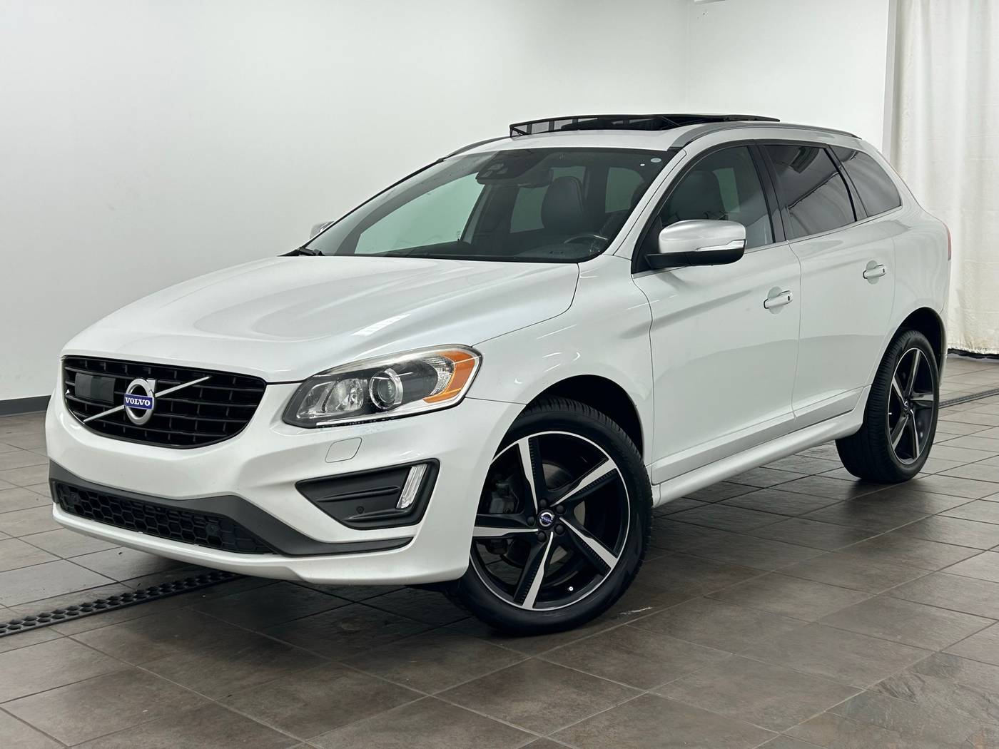 2016 Volvo XC60 T6 R-Design Platinum — SUV — 112,548 mi — Elmhurst, IL