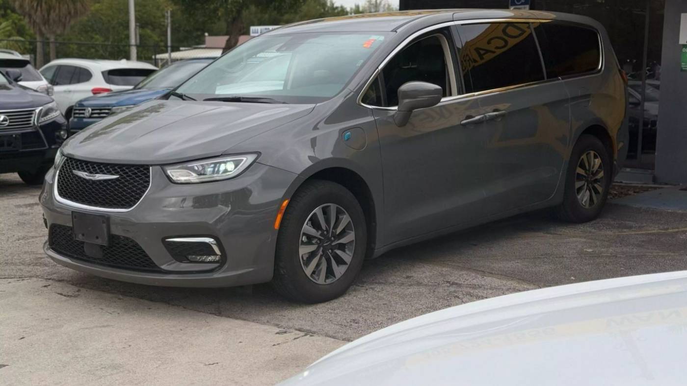 2022 Chrysler Pacifica Hybrid Touring L — Minivan — 88,069 mi — North Miami Beach, FL