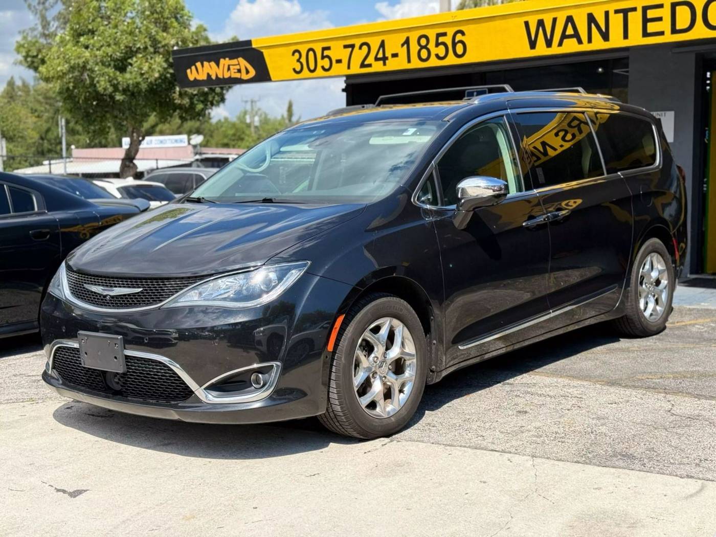2017 Chrysler Pacifica Limited — Minivan — 122,539 mi — North Miami Beach, FL