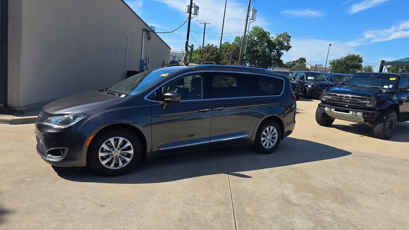 2018 Chrysler Pacifica Touring L — Minivan — 157,729 mi — Fort Worth, TX