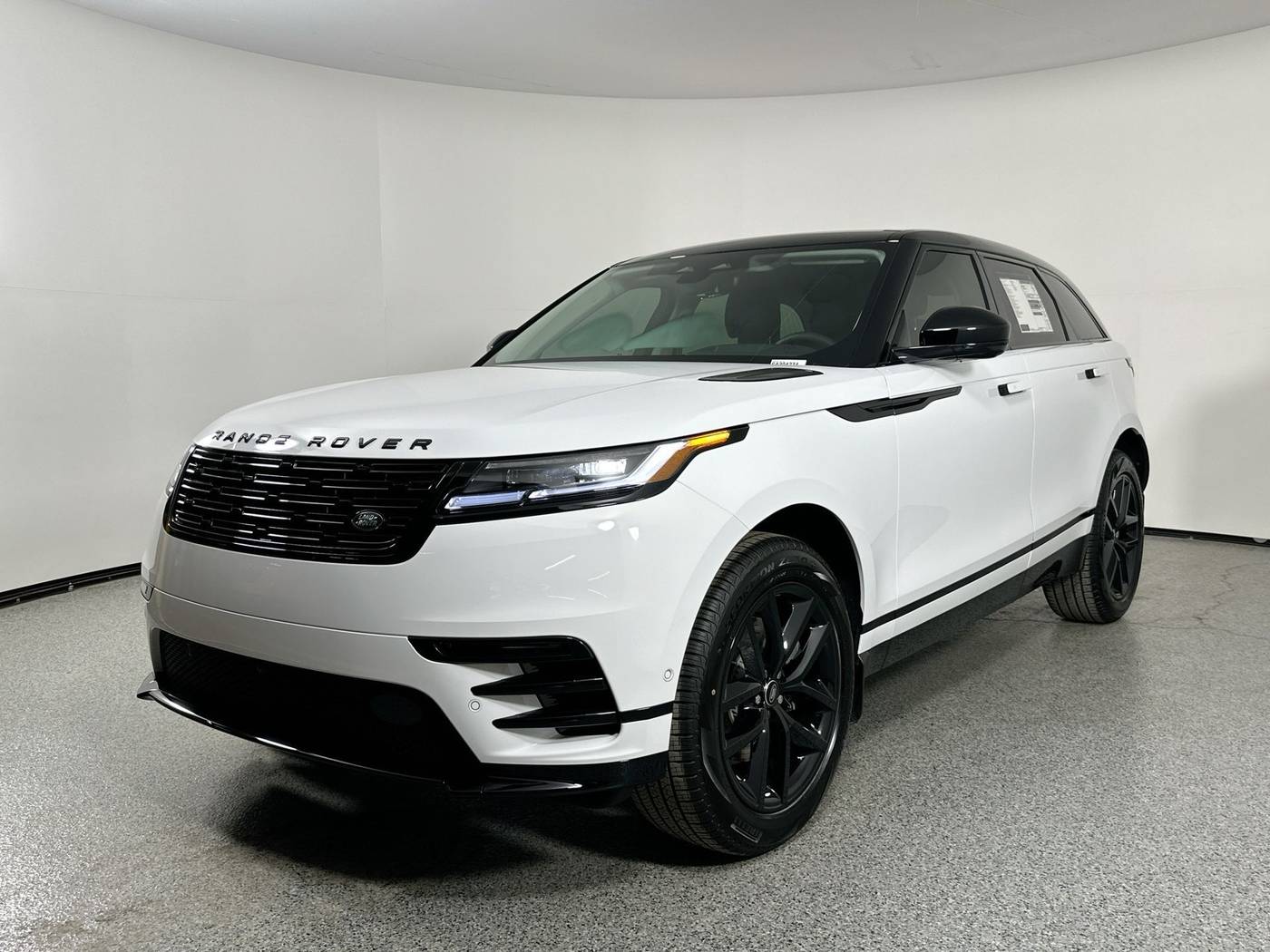 2025 Land Rover Range Rover Velar Dynamic SE — SUV — 5,698 mi — Fort Worth, TX