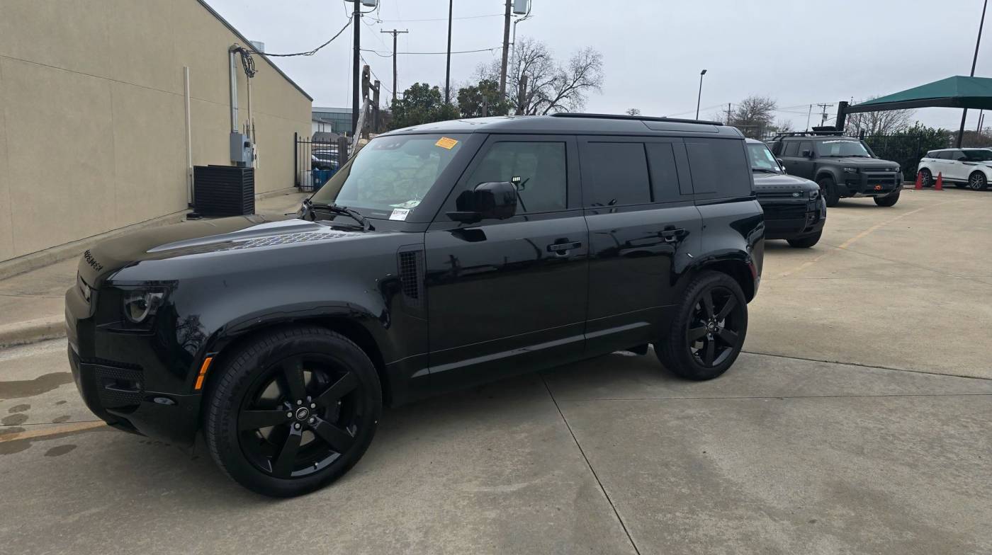 2025 Land Rover Defender X-Dynamic SE — SUV — 215 mi — Fort Worth, TX