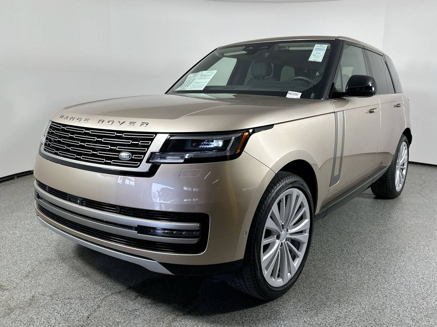 2024 Land Rover Range Rover SE — SUV — 5,077 mi — Fort Worth, TX