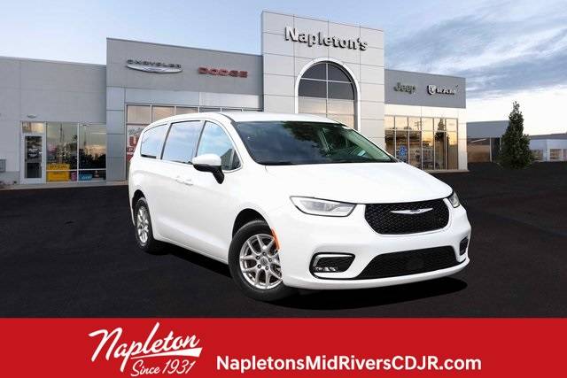 2023 Chrysler Pacifica Touring L — Minivan — 62,495 mi — St. Peters, MO
