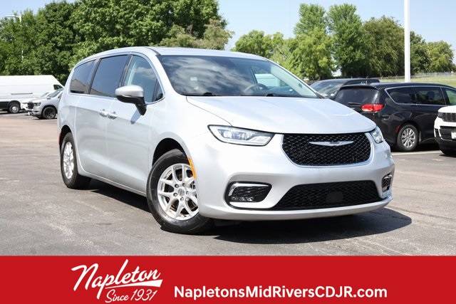 2023 Chrysler Pacifica Touring L — Minivan — 67,105 mi — St. Peters, MO