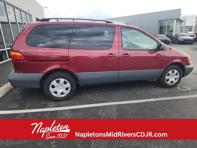 1998 Toyota Sienna LE — Minivan — 69,864 mi — St. Peters, MO