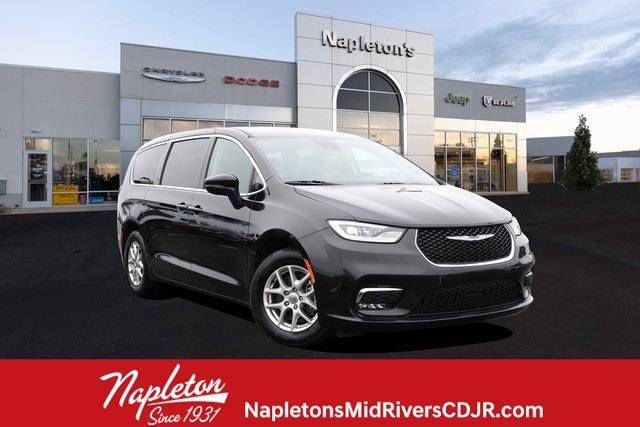 2023 Chrysler Pacifica Touring L — Minivan — 68,694 mi — St. Peters, MO
