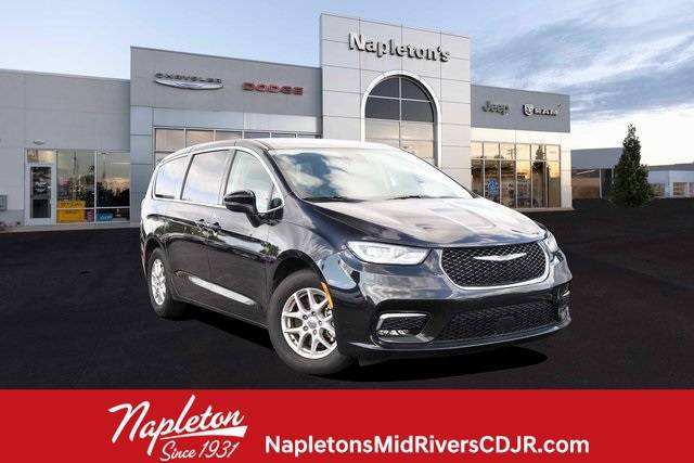 2023 Chrysler Pacifica Touring L — Minivan — 68,319 mi — St. Peters, MO