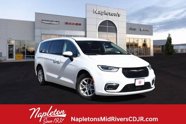 2023 Chrysler Pacifica Touring L — Minivan — 61,786 mi — St. Peters, MO