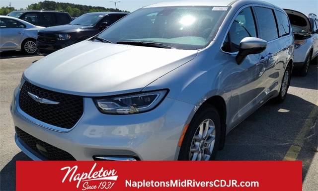 2023 Chrysler Pacifica Touring — Minivan — 24,258 mi — St. Peters, MO
