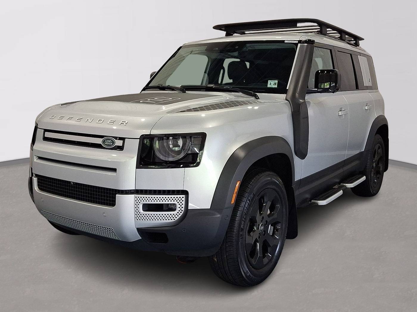 2023 Land Rover Defender SE
