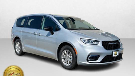 2024 Chrysler Pacifica Touring L — Minivan — 699 mi — Springfield, IL