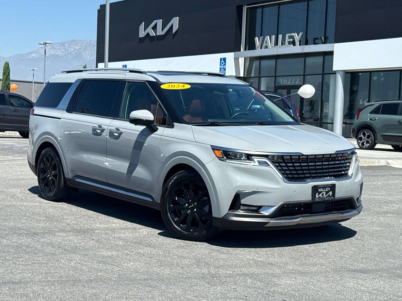 2024 Kia Carnival SX Prestige — Minivan — 22,561 mi — Fontana, CA