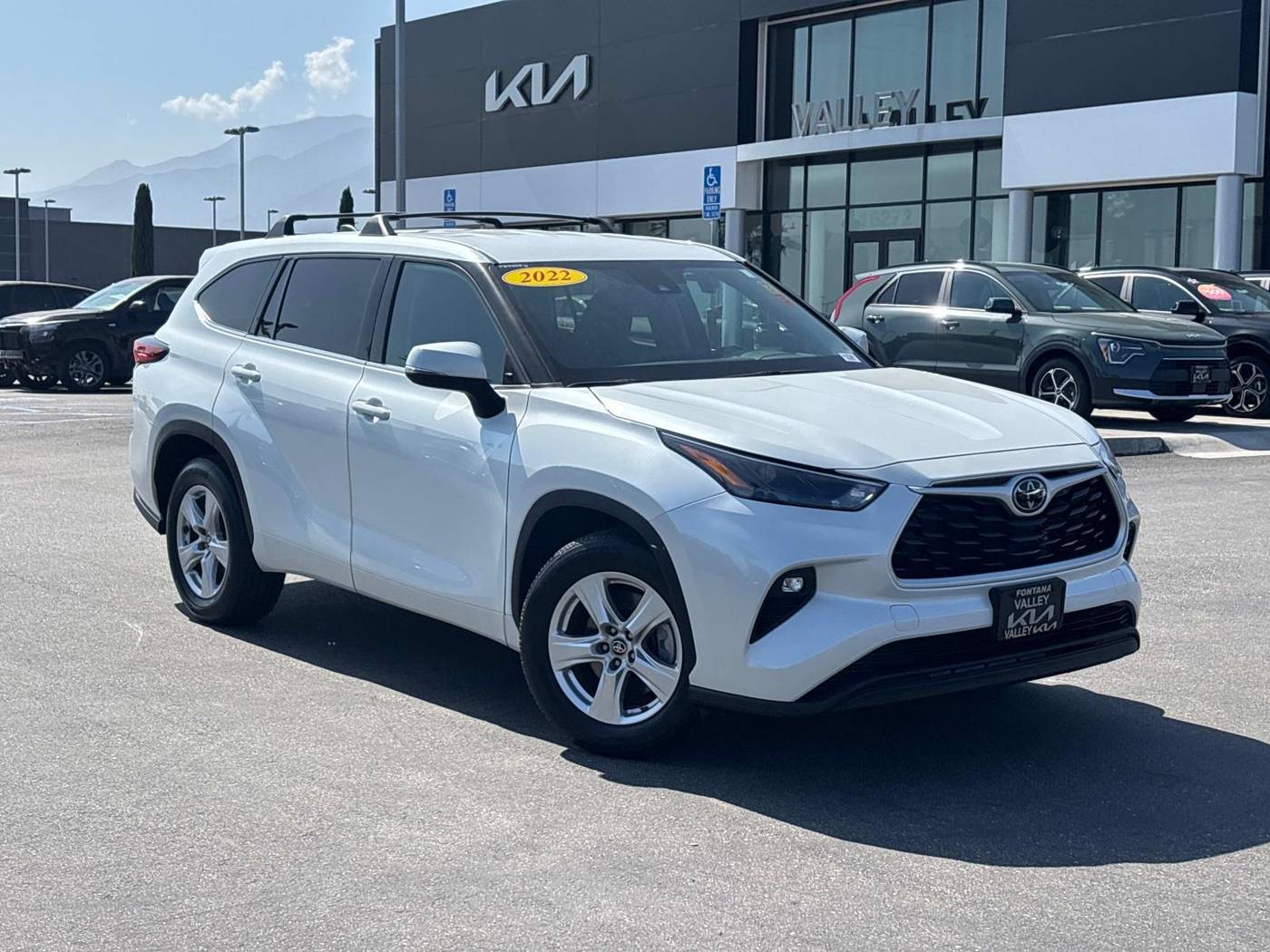 2022 Toyota Highlander LE — SUV — 27,803 mi — Fontana, CA