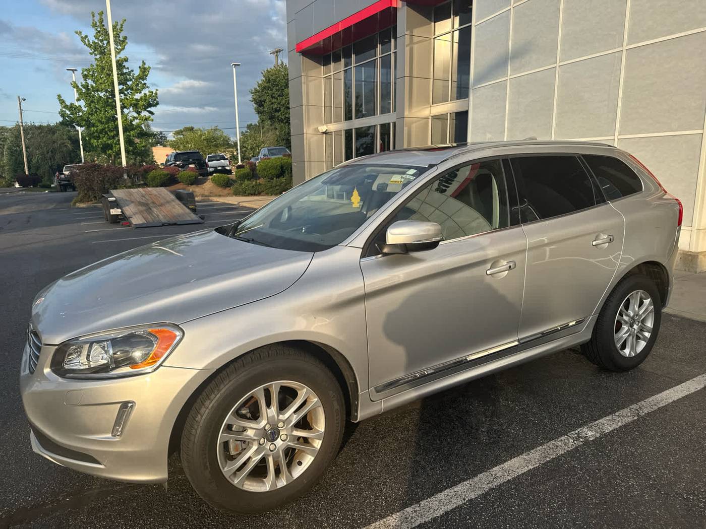 2016 Volvo XC60 T5 Drive-E Platinum — SUV — 102,310 mi — Cleveland Heights, OH