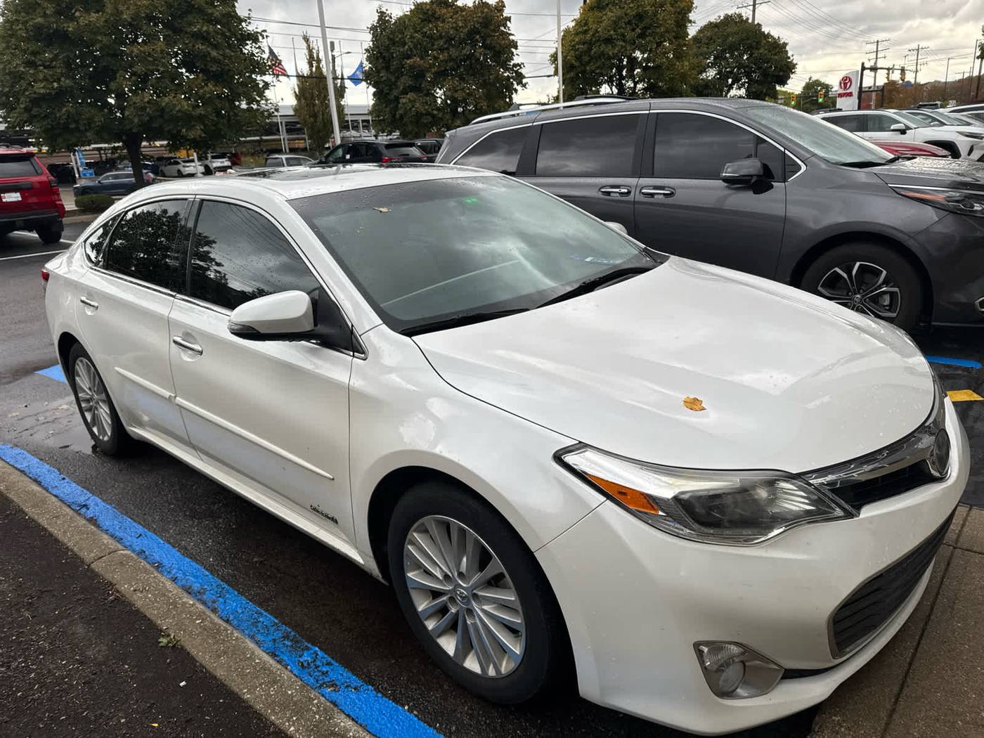 2015 Toyota Avalon Hybrid XLE Premium — Sedan — 150,953 mi — Cleveland Heights, OH