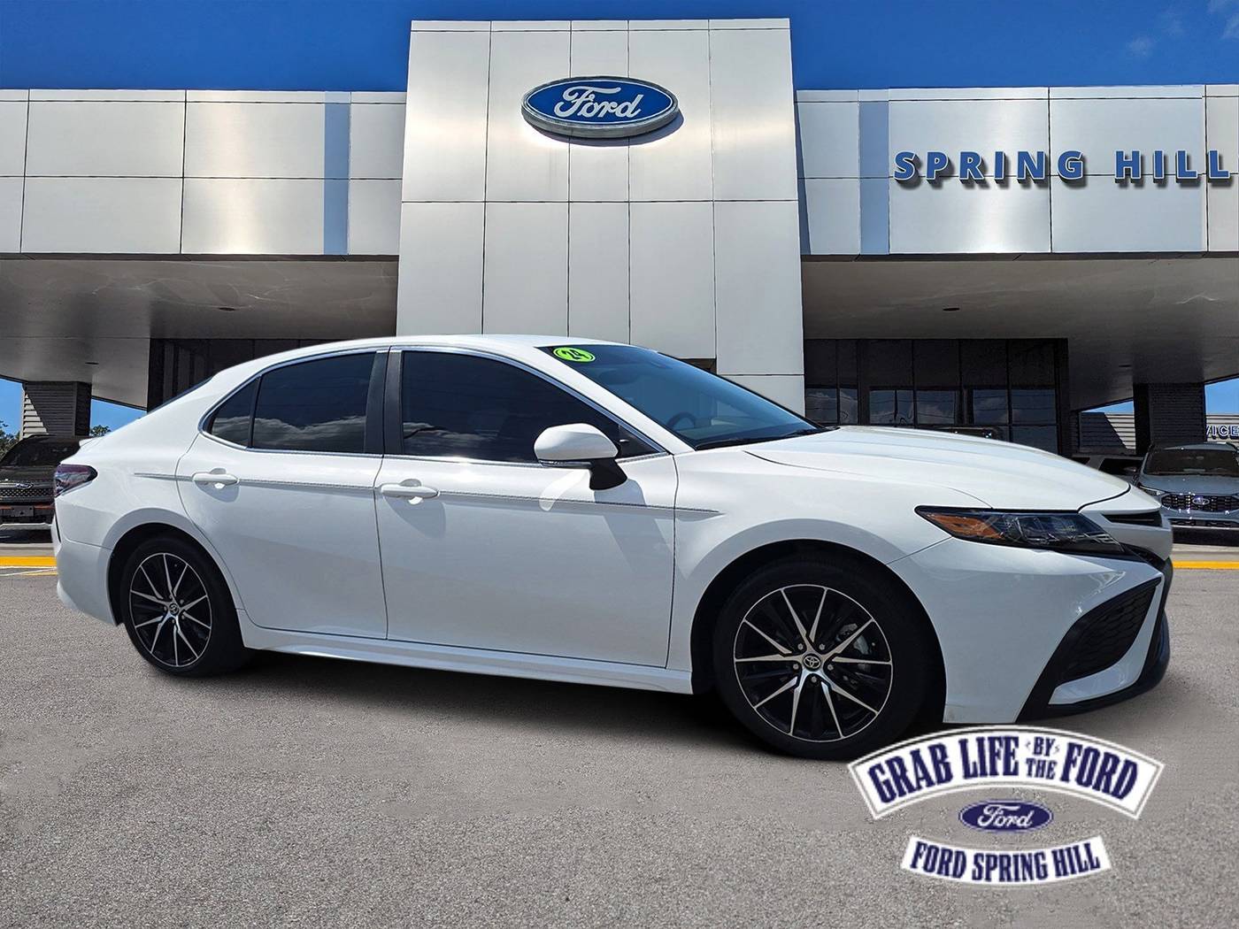 2024 Toyota Camry Hybrid SE — Sedan — 19,188 mi — Spring Hill, FL