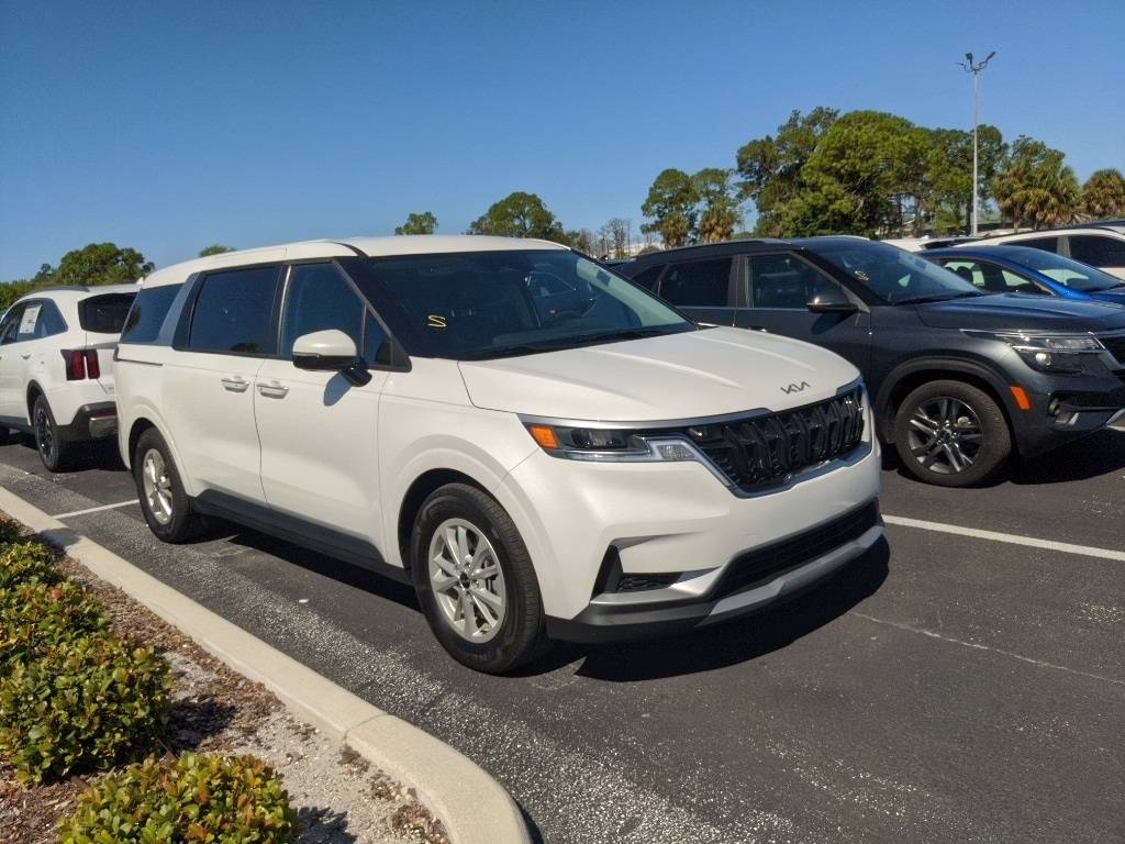 2024 Kia Carnival LXS — Minivan — 20,701 mi — New Port Richey, FL