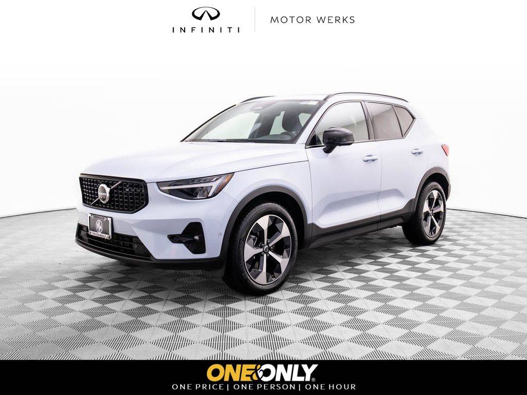 2025 Volvo XC40 Plus — SUV — 9,154 mi — Barrington, IL