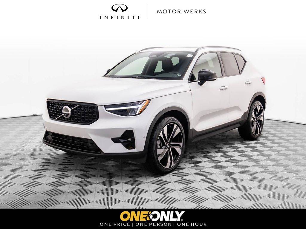 2025 Volvo XC40 Plus — SUV — 12,058 mi — Barrington, IL