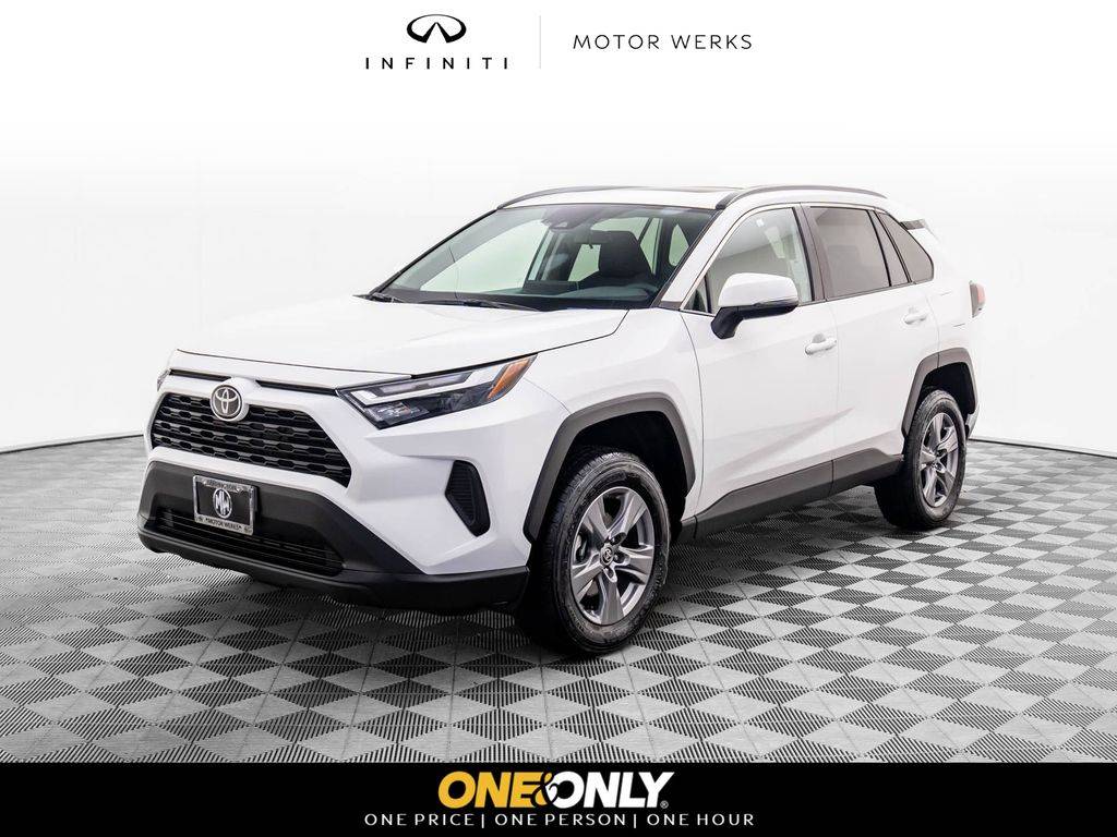 2024 Toyota RAV4 XLE — SUV — 1,033 mi — Barrington, IL