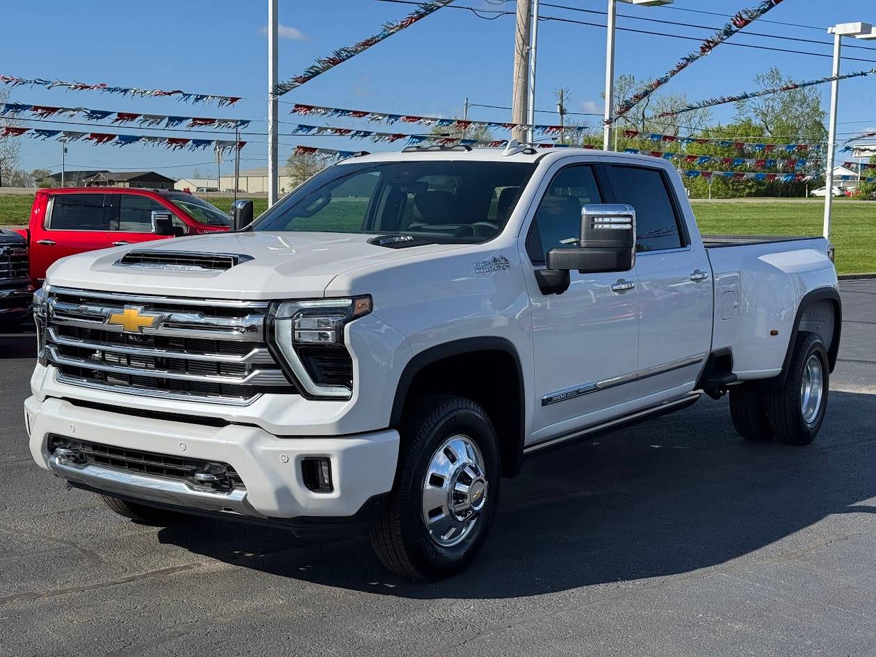 2025 Chevrolet Silverado 3500HD High Country — Pickup Truck — 7,500 mi — Boonville, IN