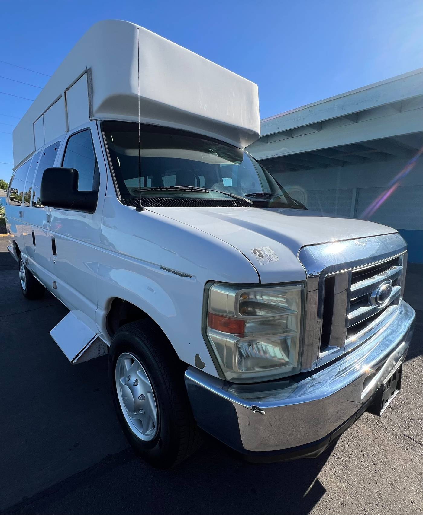 2009 Ford Econoline Wagon E-350 Super Duty XL — Passenger Van — 118,390 mi — Glendale, AZ