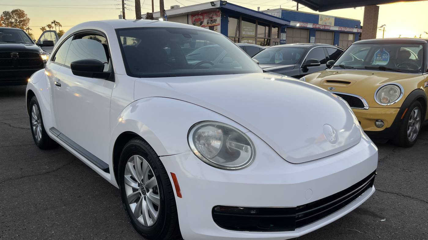 2016 Volkswagen Beetle 1.8T Classic — Hatchback — 136,250 mi — Glendale, AZ