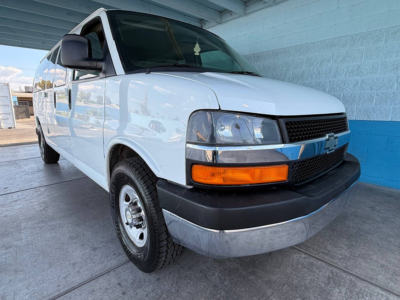 2011 Chevrolet Express Passenger LT — Passenger Van — 107,090 mi — Glendale, AZ