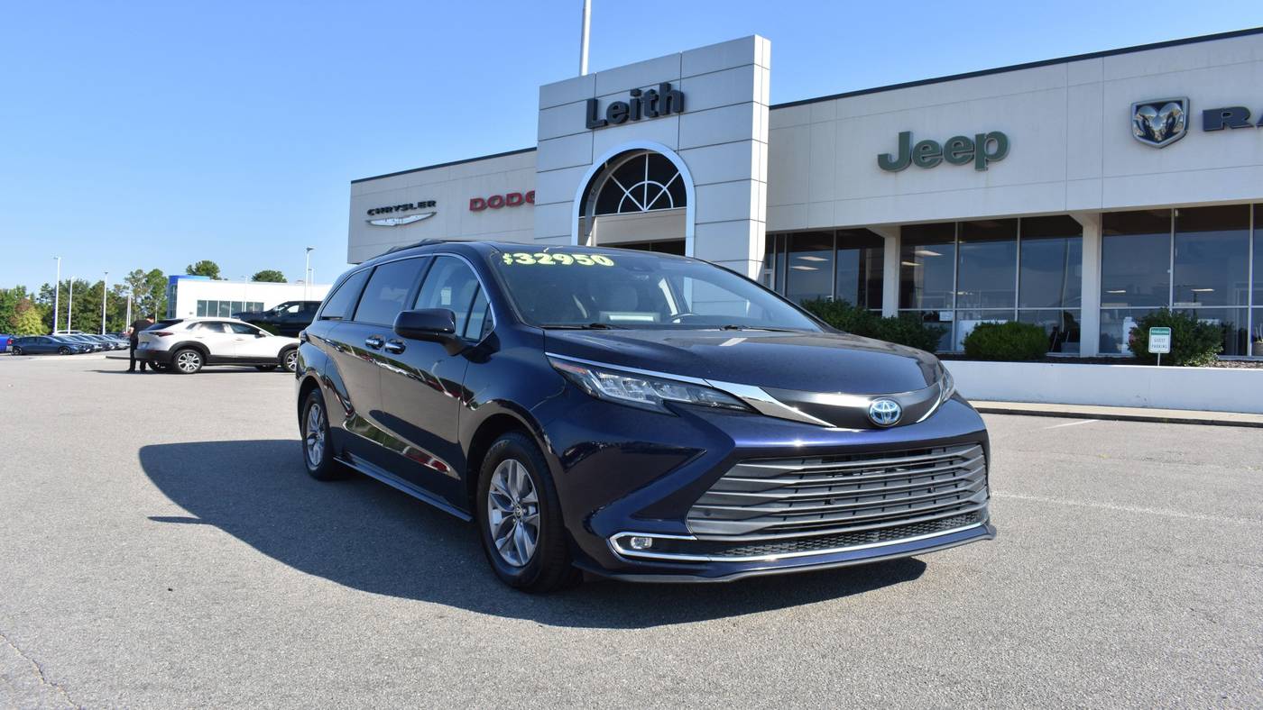 2022 Toyota Sienna XLE — Minivan — 104,686 mi — Aberdeen, NC
