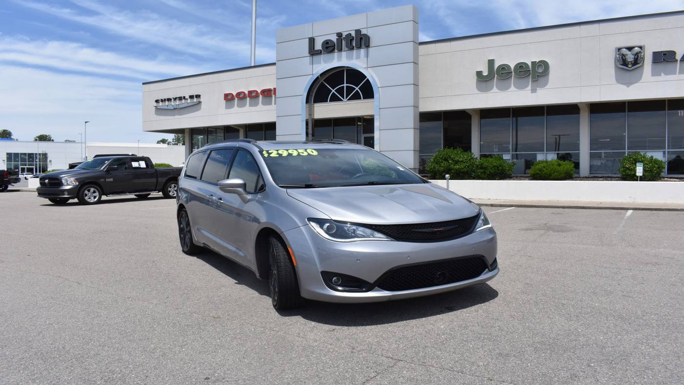 2020 Chrysler Pacifica Red S — Minivan — 38,228 mi — Aberdeen, NC
