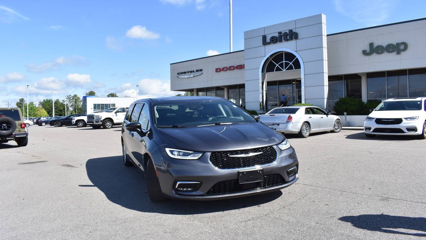 2023 Chrysler Pacifica Touring L — Minivan — 67,045 mi — Aberdeen, NC