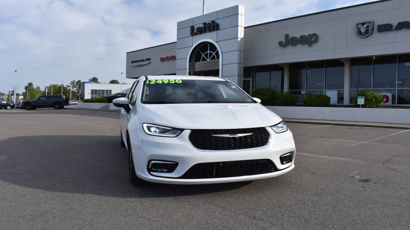 2023 Chrysler Pacifica Touring L — Minivan — 59,766 mi — Aberdeen, NC