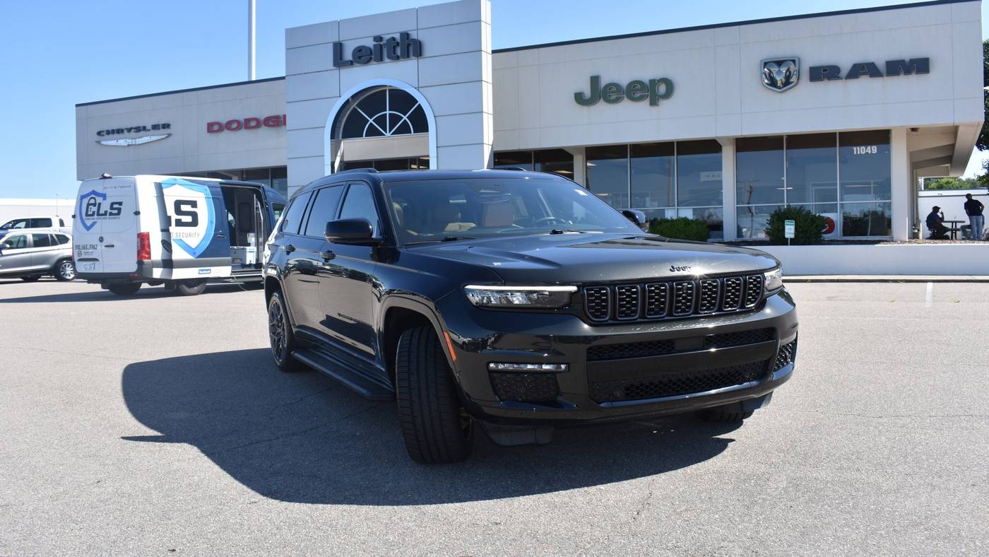 2023 Jeep Grand Cherokee Summit — SUV — 24,301 mi — Aberdeen, NC