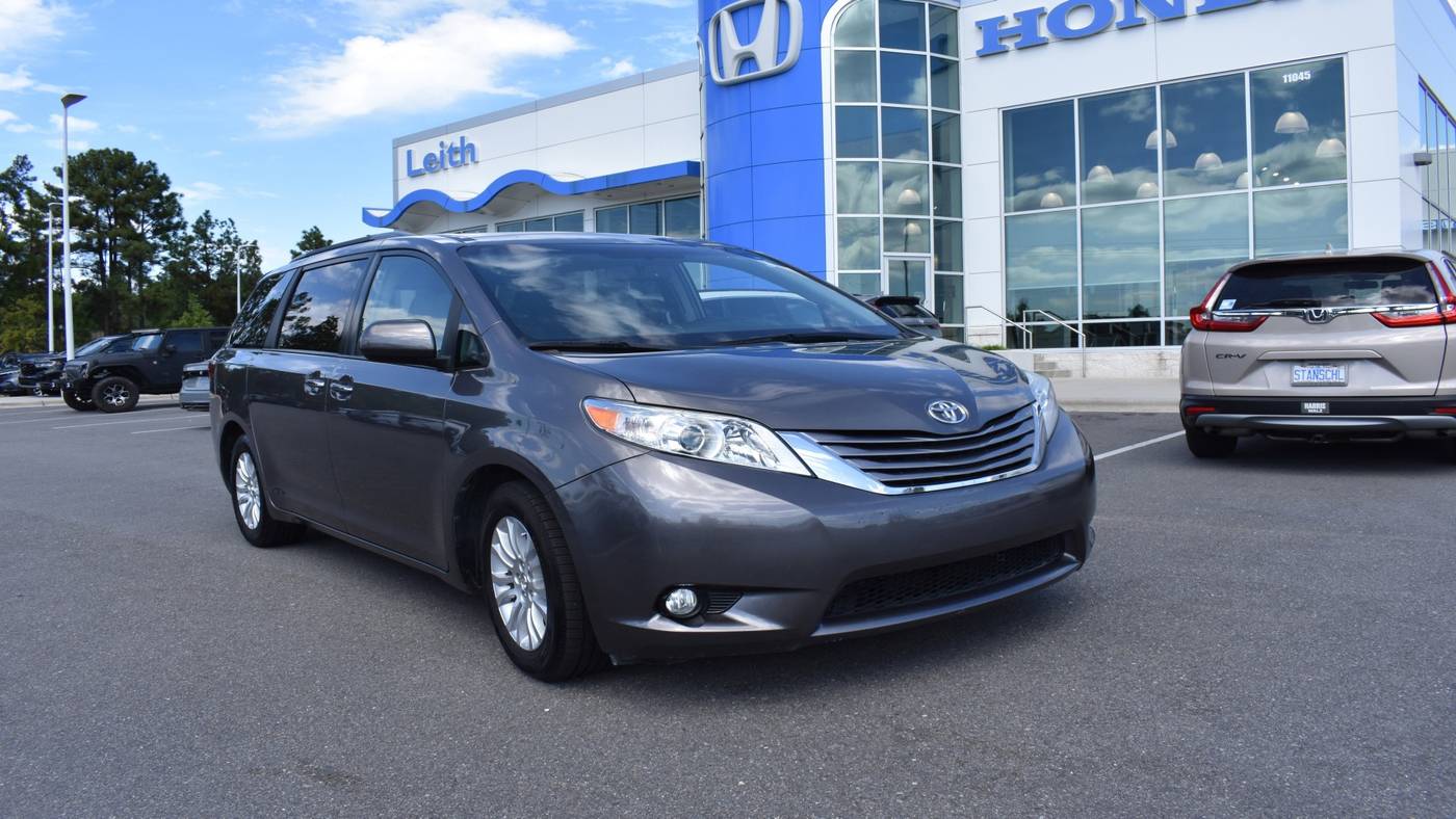 2017 Toyota Sienna XLE — Minivan — 135,136 mi — Aberdeen, NC