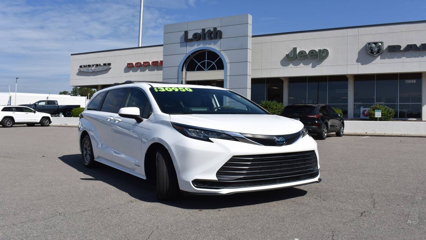 2021 Toyota Sienna LE — Minivan — 77,669 mi — Aberdeen, NC