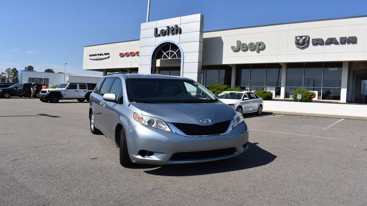 2012 Toyota Sienna LE — Minivan — 194,629 mi — Aberdeen, NC